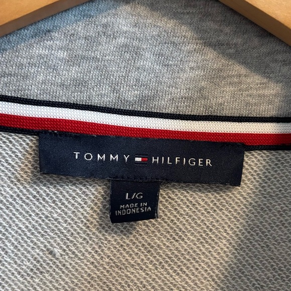 EUC Tommy Hilfiger Cropped Sweatshirt - Gray - Large - Picture 3 of 5